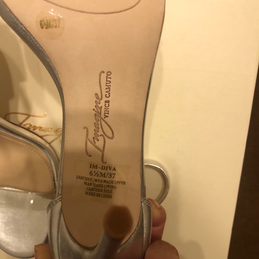 Silver Heels - Picture 2 of 3